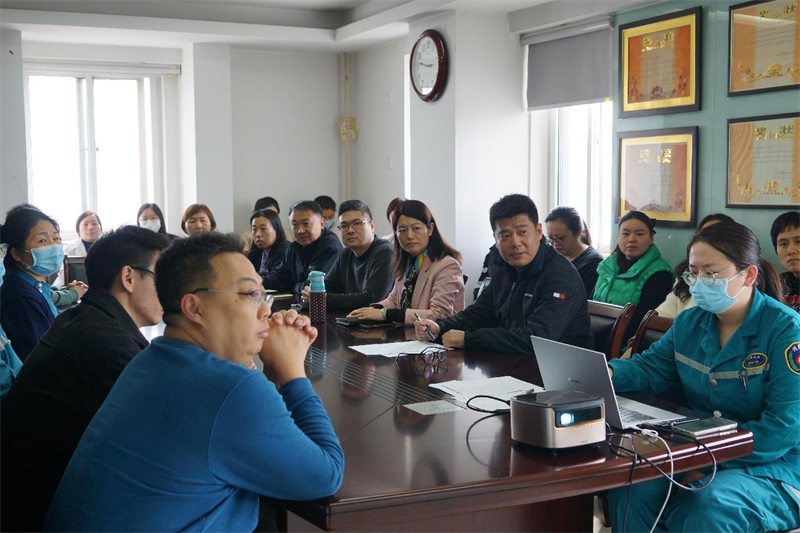 咨询团支部召开“急救知识培训及现场演练”主题党日活动